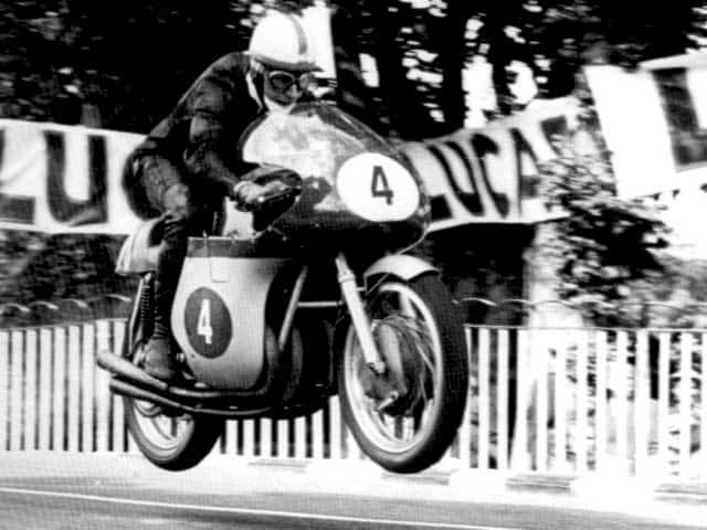 john-surtees-motorcycle-race1